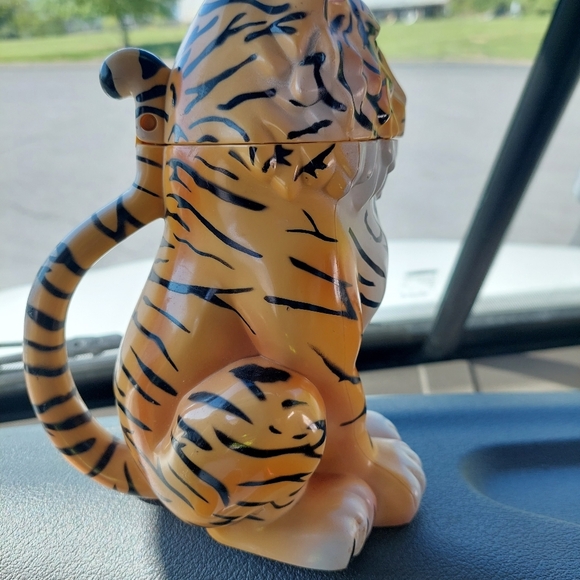 Greatest Show on Earth Lion Cup Circus - Picture 4 of 7